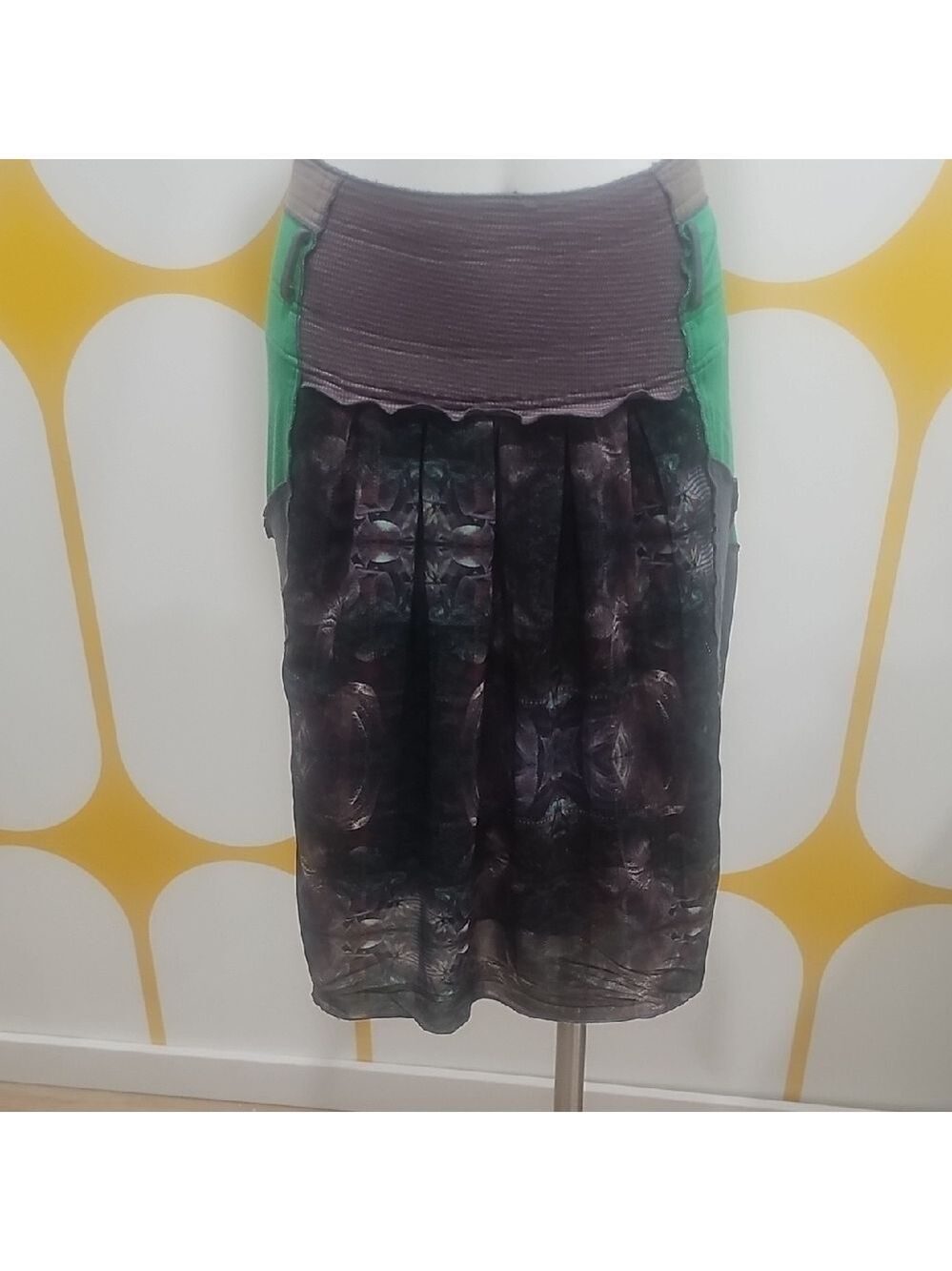 Chic A-Line Skirt in Green and Black Size 46 EU
